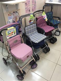 帶輪型助步車門市展示區